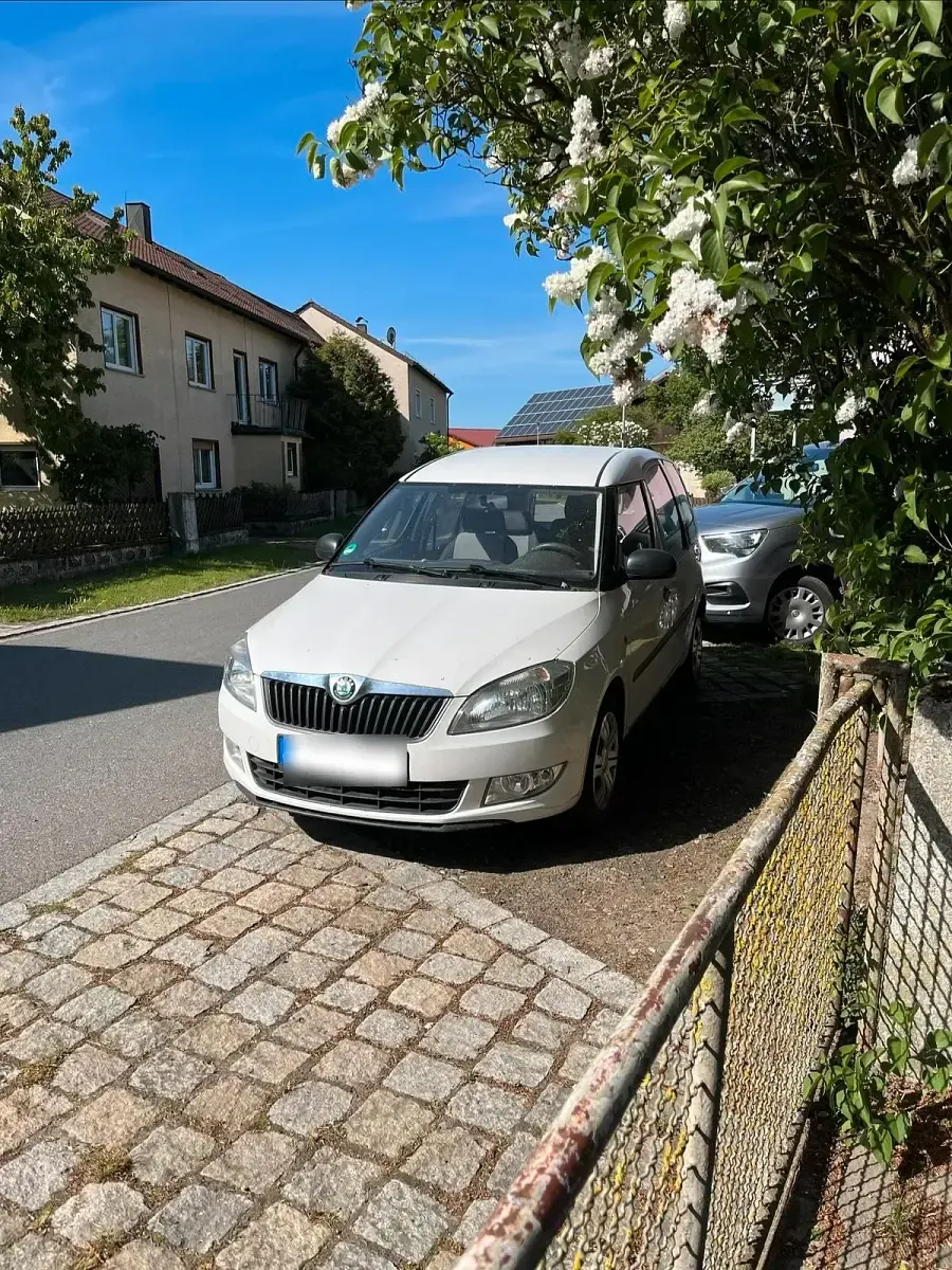 Gebraucht Skoda Roomster 90 PS (66 kW) 2012 Weiß Van / Kleinbus