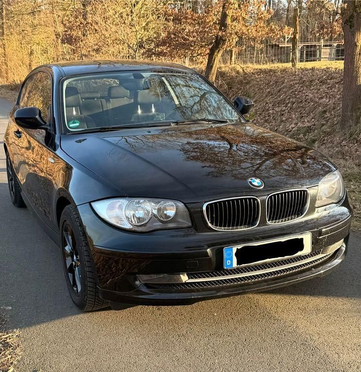 Gebraucht BMW 116 122 PS (89 kW) 2010 Schwarz Kleinwagen