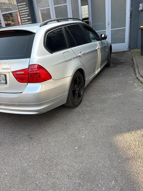 Gebraucht BMW 318 143 PS (105 kW) 2009 Silber Kombi