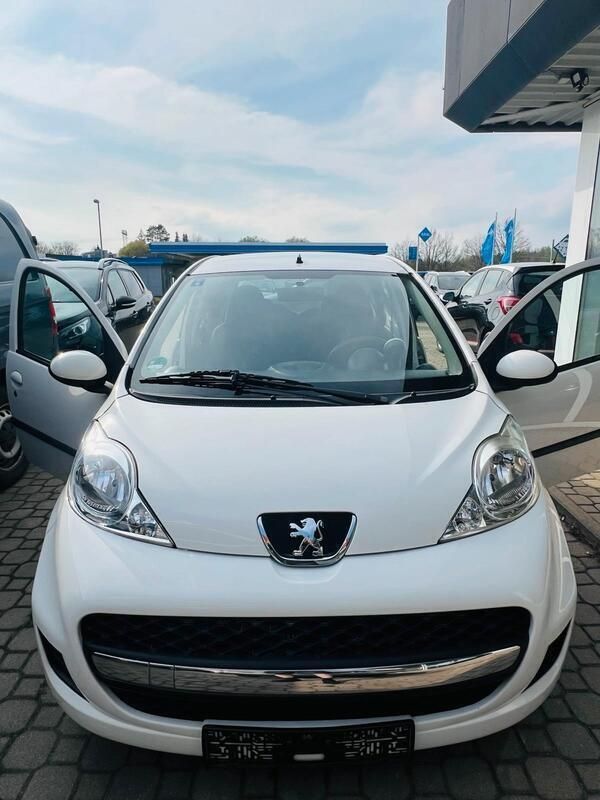 Weiß Gebraucht 2010 Peugeot 107 Urban Move Kleinwagen | 3.850 € (Fairer Preis) - Bild 1/4