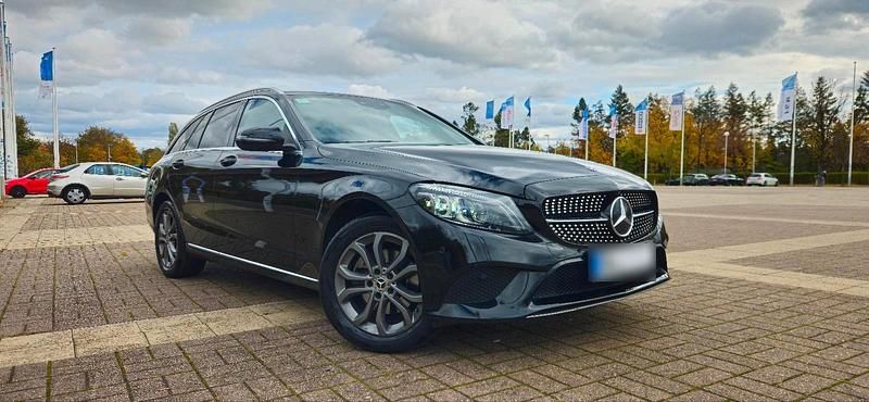 Gebraucht Mercedes C220 194 PS (142 kW) 2018 Schwarz Kombi