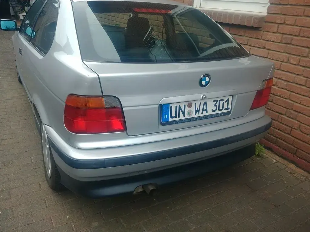 Gebraucht BMW 316 105 PS (77 kW) 1999 Silber Limousine