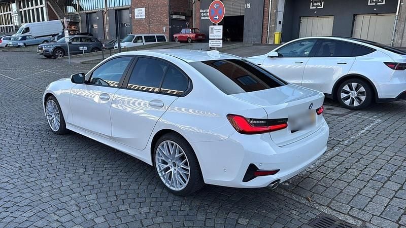 Gebraucht BMW 318 Advantage 150 PS (110 kW) 2020 Weiß Limousine