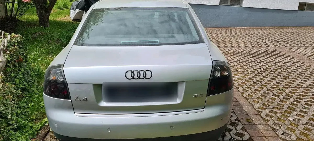Gebraucht Audi A4 130 PS (95 kW) 2001 Silber Limousine