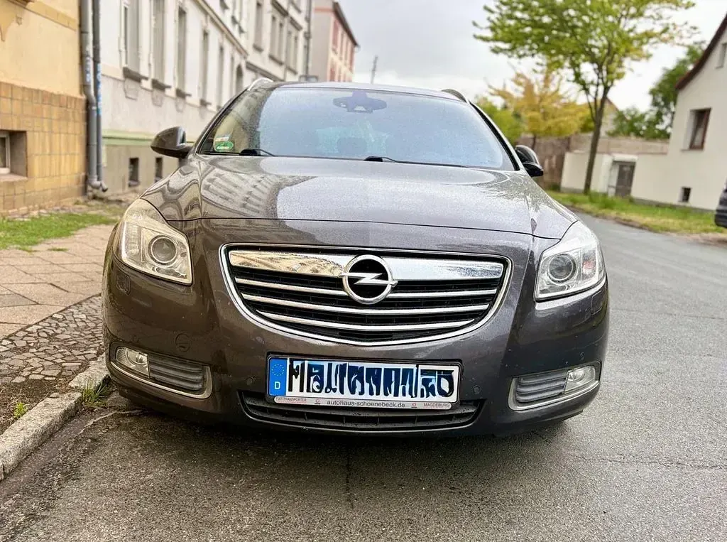 Gebraucht Opel Insignia Sport 131 PS (96 kW) 2011 Grau Kombi