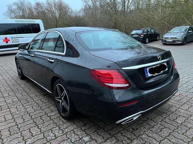 Gebraucht Mercedes E350 258 PS (189 kW) 2016 Schwarz Limousine