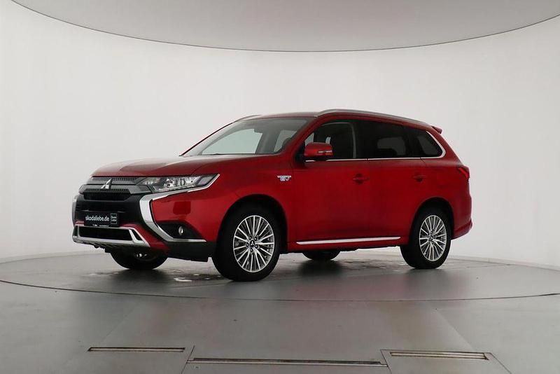 Dynamik rot Gebraucht 2021 Mitsubishi Outlander P-HEV SUV | 22.889 € (Fairer Preis) - Bild 1/4