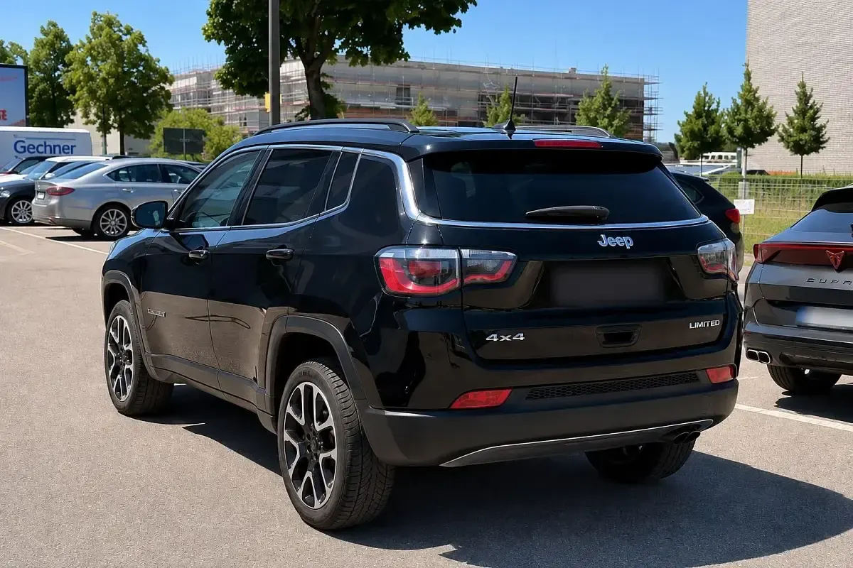 Gebraucht Jeep Compass Limited 170 PS (125 kW) 2018 Schwarz SUV