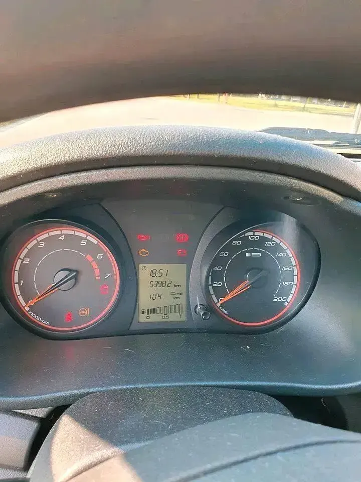 Gebraucht Lada Kalina 98 PS (72 kW) 2016 Braun Kleinwagen