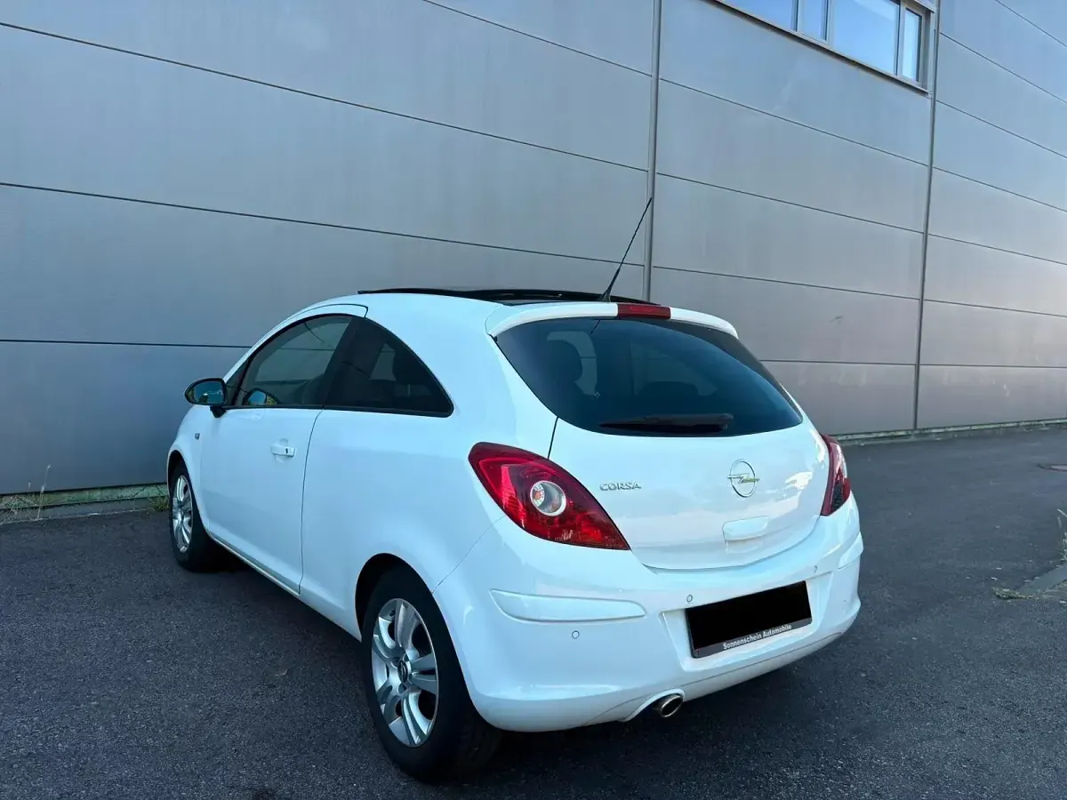 Gebraucht Opel Corsa 90 PS (66 kW) 2010 Weiß Kleinwagen