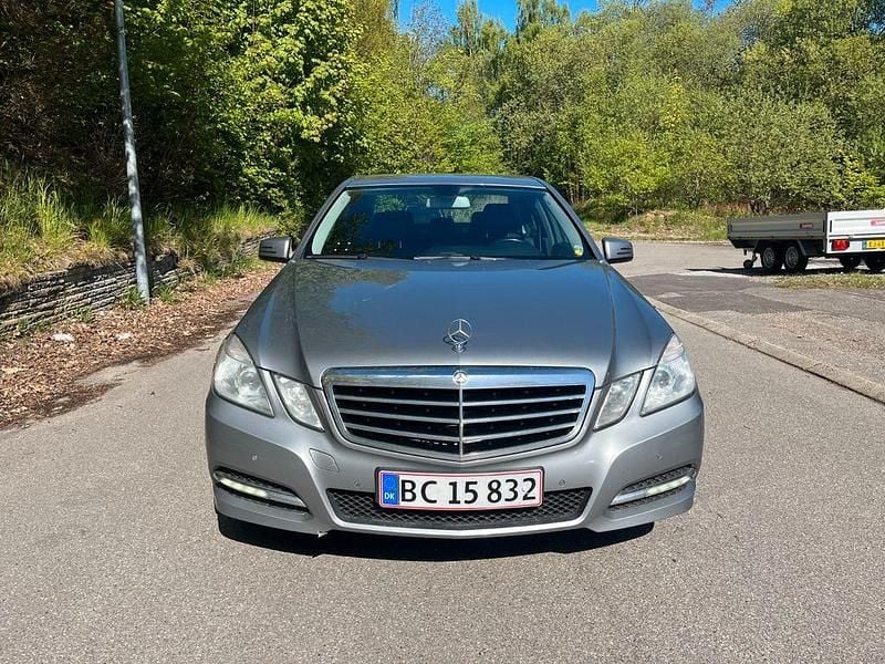 Second-hand Mercedes E300 204 CP (150 kW) 2013 Argintiu Berlinǎ