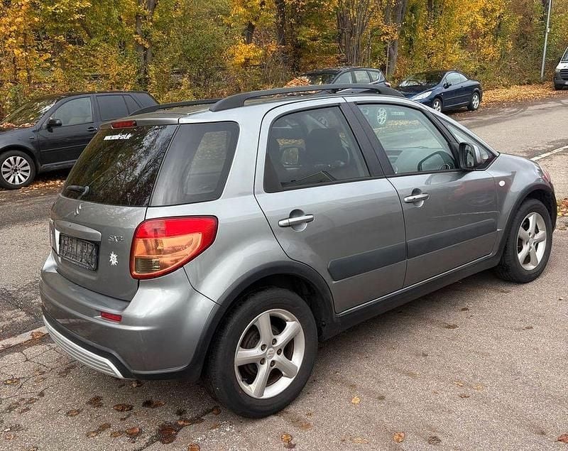 Usado Suzuki SX4 107 HP (78 kW) 2006 Cinzento Sedan