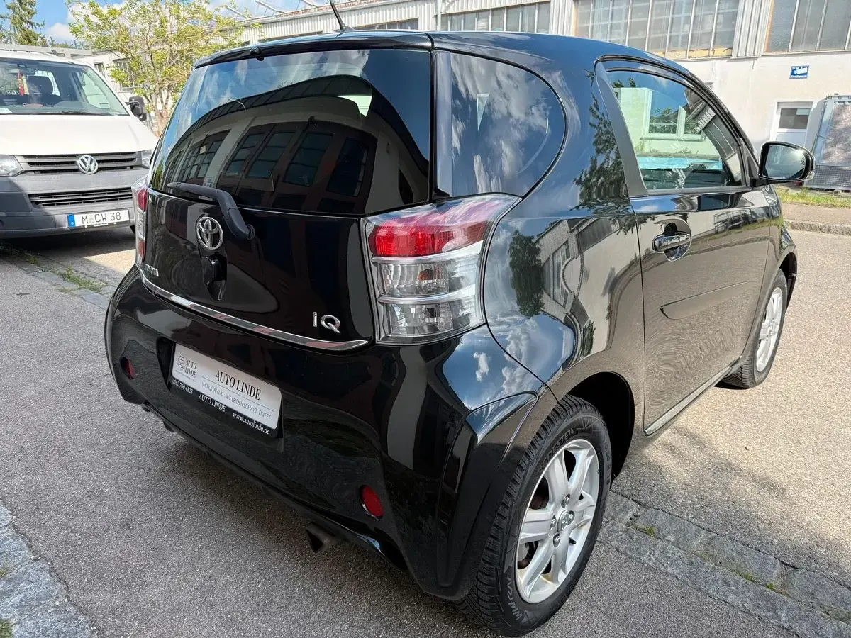 Gebraucht Toyota iQ 68 PS (50 kW) 2012 Schwarz Kleinwagen