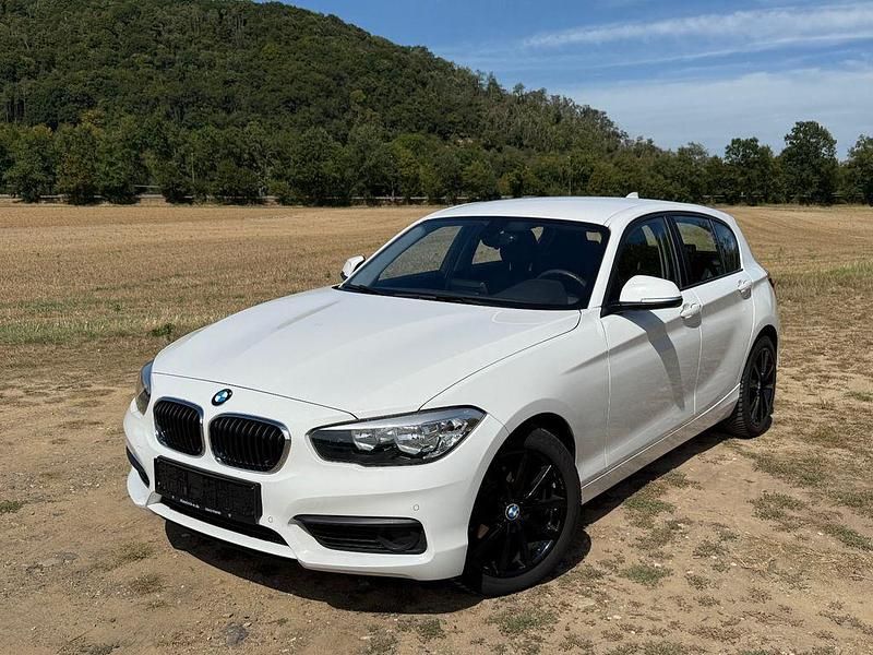 Weiß Gebraucht 2019 BMW 118 Kleinwagen | 15.290 € (Fairer Preis) - Bild 1/4