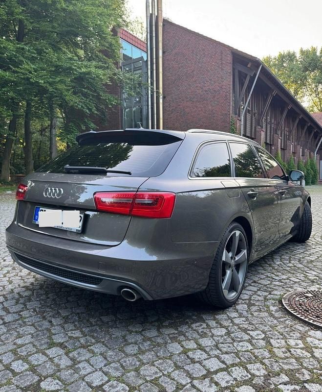 Gebraucht Audi A6 Ambiente 245 PS (180 kW) 2014 Grau Kombi