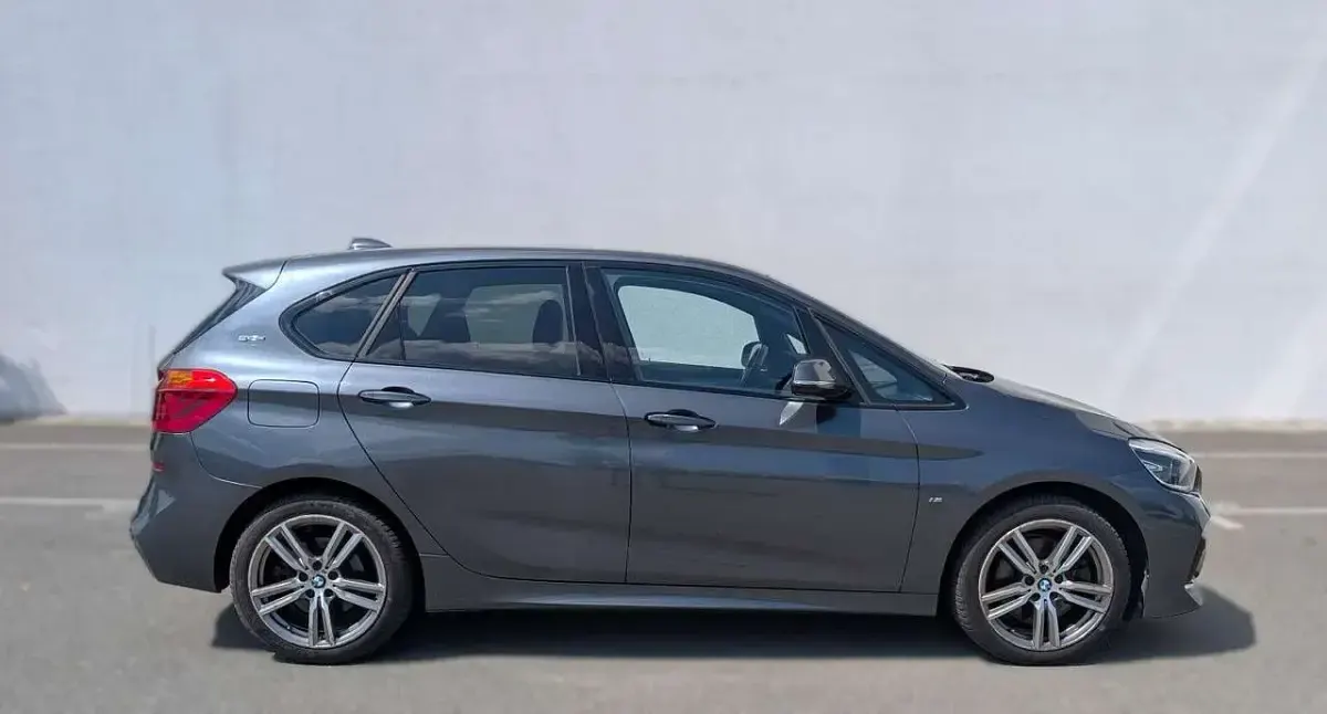 Gebraucht BMW 225 Active Tourer M Sport 224 PS (164 kW) 2018 Mineralgrau metallic Van / Kleinbus