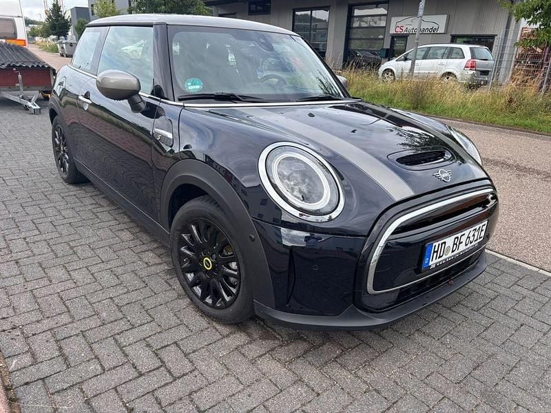 Schwarz Gebraucht 2023 Mini Cooper SE Classic Kleinwagen | 22.700 € (Fairer Preis) - Bild 1/4