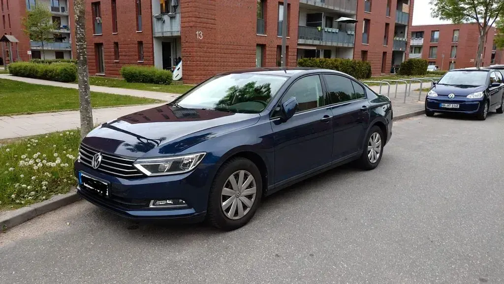 Gebraucht VW Passat 125 PS (91 kW) 2017 Blau Limousine