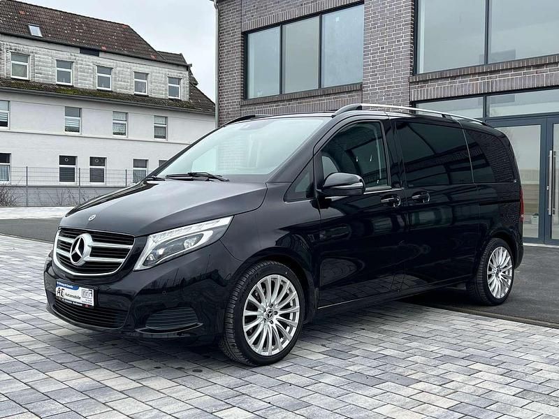 Gebraucht Mercedes V220 Edition 190 PS (139 kW) 2018 Obsidianschwarz metallic Van / Kleinbus