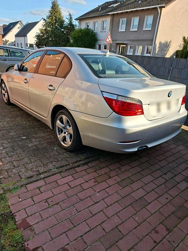 Second-hand BMW 525 197 CP (144 kW) 2007 Argintiu Berlinǎ