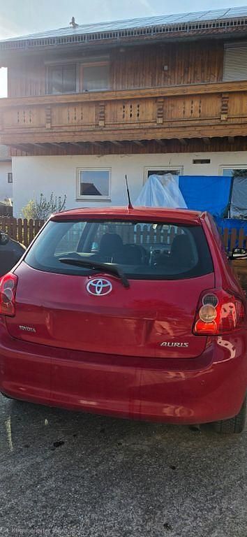Gebraucht Toyota Auris 126 PS (92 kW) 2010 Rot Kleinwagen