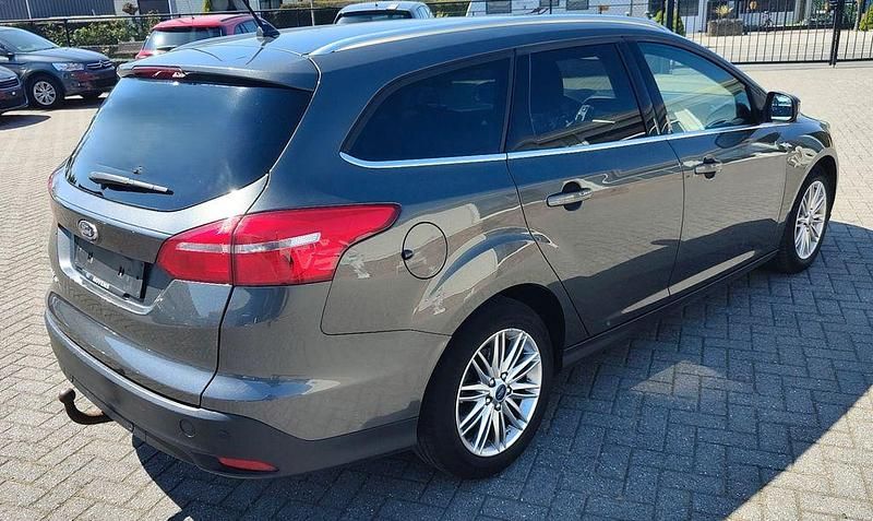 Gebraucht Ford Focus Cool & Connect 120 PS (88 kW) 2018 Grau Limousine