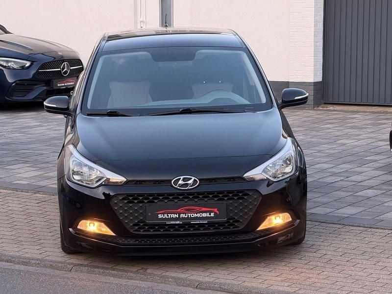Gebraucht Hyundai i20 Active 84 PS (61 kW) 2016 Schwarz Kleinwagen