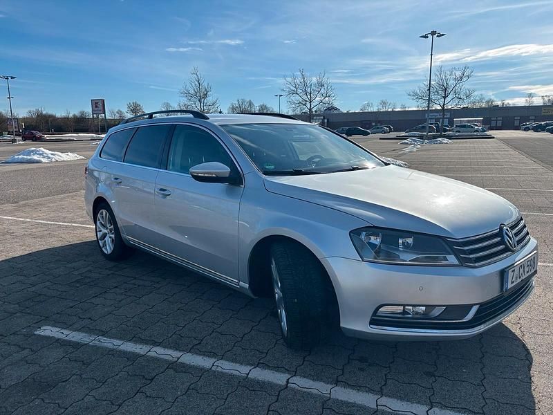 Gebraucht VW Passat 140 PS (102 kW) 2011 Grau Limousine
