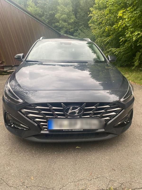 Schwarz Gebraucht 2022 Hyundai i30 Trend Kombi | 18.300 € (Etwas zu teuer) - Bild 1/4