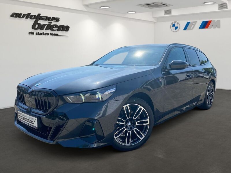 Gebraucht BMW 520 M Sport 197 PS (144 kW) 2024 Sophistograu brillanteffekt Kombi