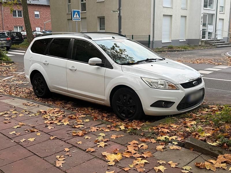 Weiß Gebraucht 2009 Ford Focus Kombi | 1.150 € (Guter Preis) - Bild 1/4