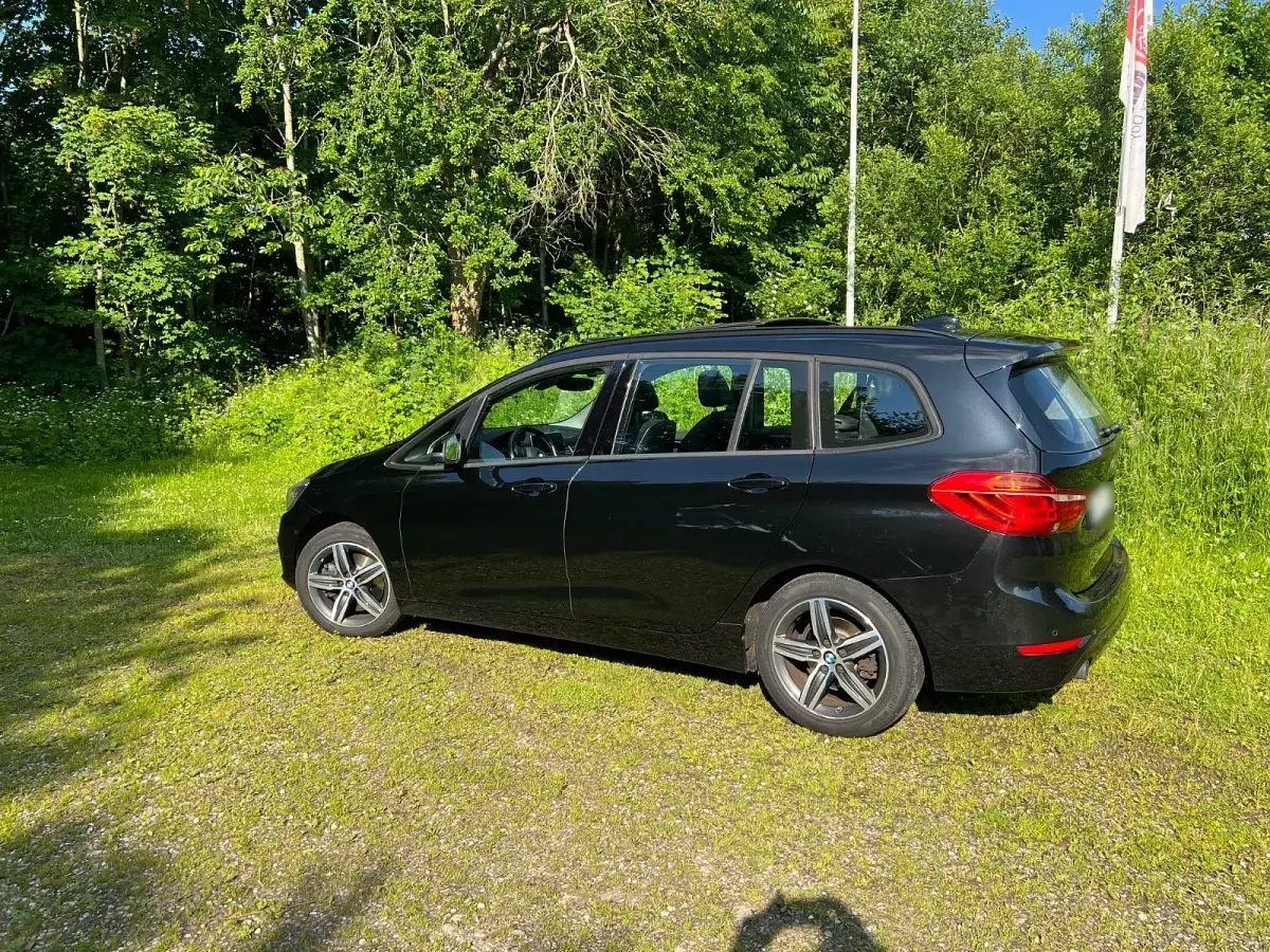 Gebraucht BMW 220 Gran Tourer Luxury Line 190 PS (139 kW) 2015 Schwarz Van / Kleinbus