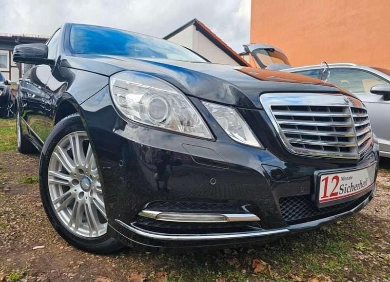 Obsidianschwarz metalliclack Gebraucht 2012 Mercedes E200 Limousine | 10.490 € (Superpreis) - Bild 1/4