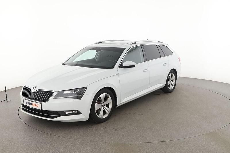 Weiß Gebraucht 2018 Skoda Superb Style Kombi | 17.980 € (Fairer Preis) - Bild 1/3