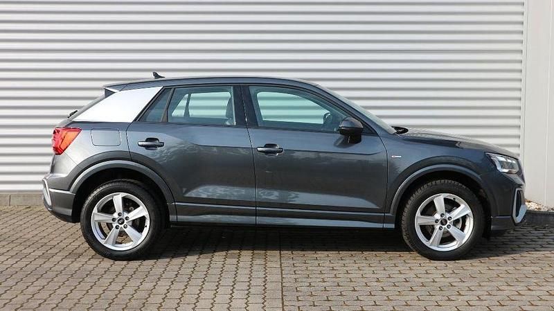 Gebraucht Audi Q2 S-Line 150 PS (110 kW) 2025 Grau SUV