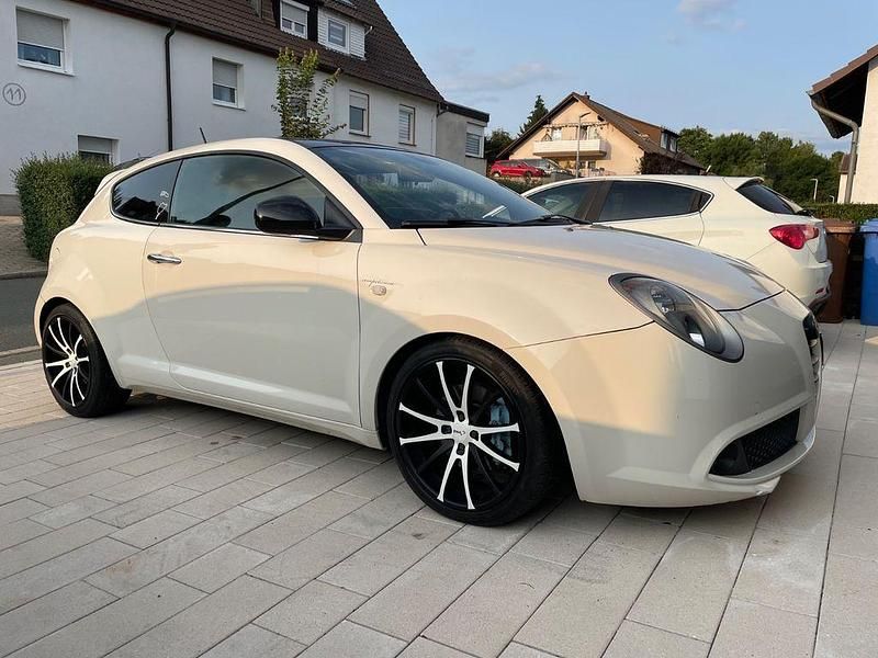 Weiß Gebraucht 2009 Alfa Romeo MiTo Kleinwagen | 4.300 € (Teuer) - Bild 1/4