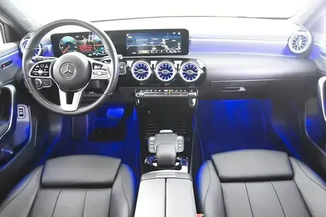 Gebraucht Mercedes A250 218 PS (160 kW) 2021 Weiß Limousine