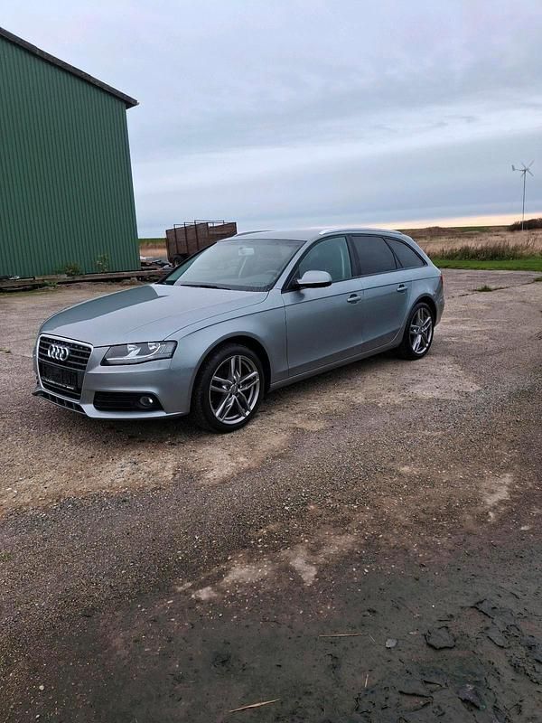 Grau Gebraucht 2010 Audi A4 Kombi | 3.999 € (Superpreis) - Bild 1/4