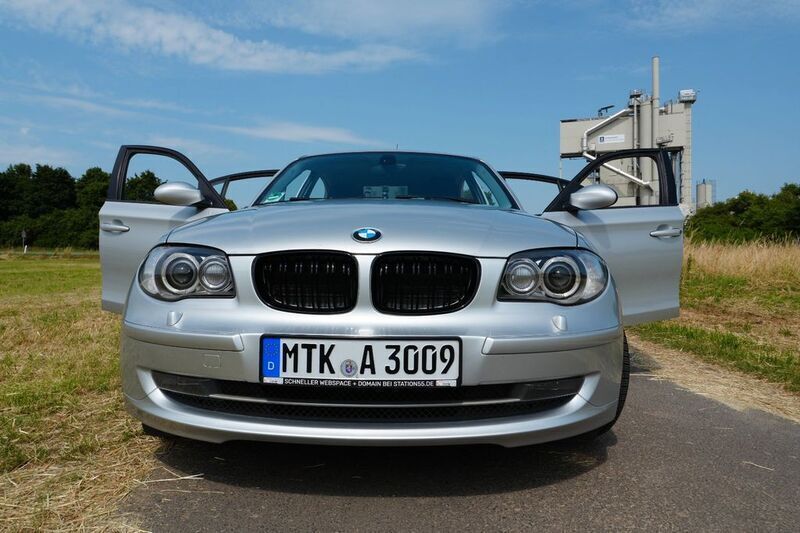 Silber Gebraucht 2008 BMW 118 Advantage Kleinwagen | 8.999 € (Teuer) - Bild 1/4