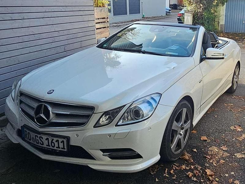 Weiß Gebraucht 2011 Mercedes 250 Cabrio | 8.988 € (Fairer Preis) - Bild 1/4