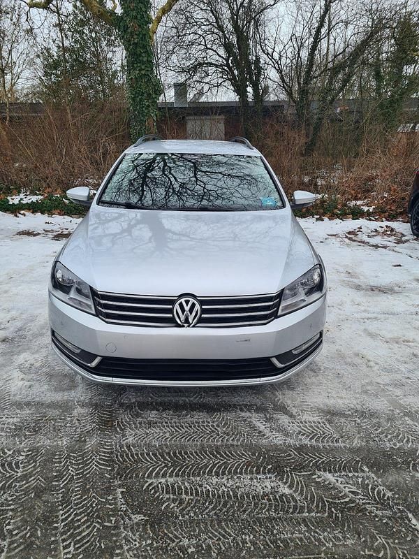 Silber Gebraucht 2012 VW Passat Kombi | 4.650 € (Guter Preis) - Bild 1/4