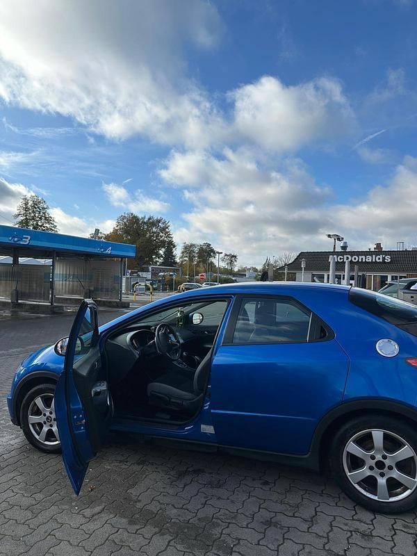 Blau Gebraucht 2006 Honda Civic Limousine | 3.900 € - Bild 1/4