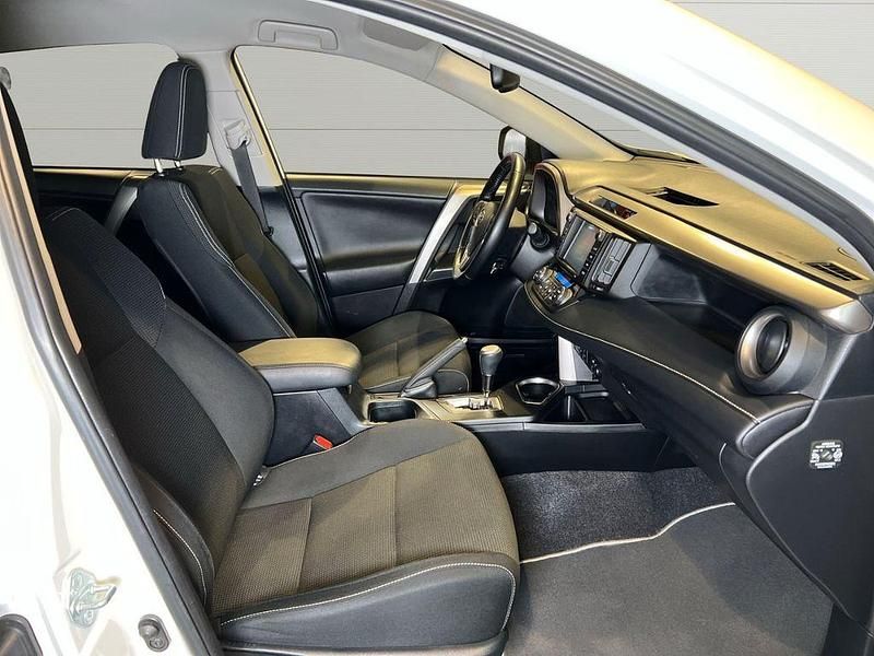 Gebraucht Toyota RAV4 Hybrid Edition 197 PS (144 kW) 2016 Novaweiß perleffekt SUV