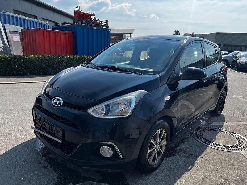 Gebraucht Hyundai i10 Edition 87 PS (63 kW) 2014 Schwarz Kleinwagen