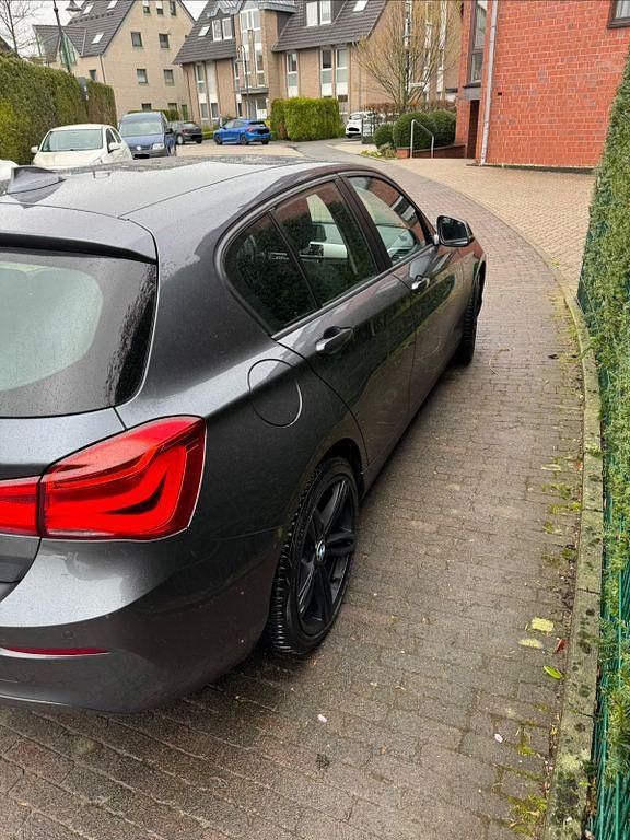 Gebraucht BMW 118 Advantage 136 PS (100 kW) 2018 Grau Kleinwagen