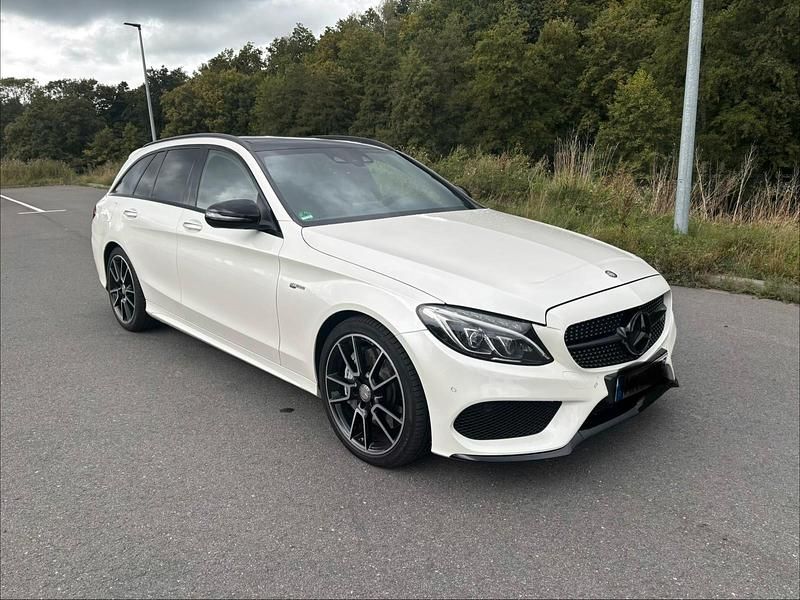 Weiß Gebraucht 2016 Mercedes C43 AMG AMG Kombi | 27.000 € (Fairer Preis) - Bild 1/4