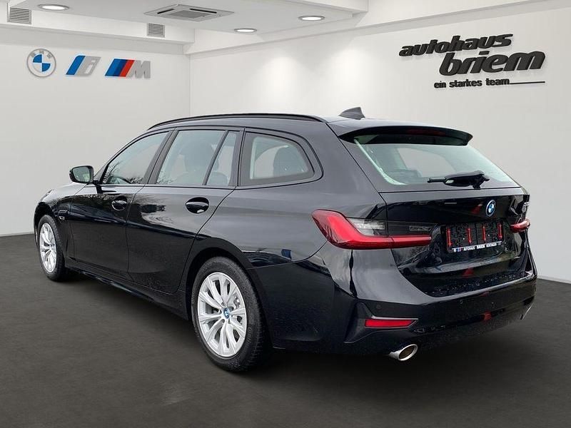 Gebraucht BMW 330e Advantage 292 PS (214 kW) 2021 Schwarz Kombi