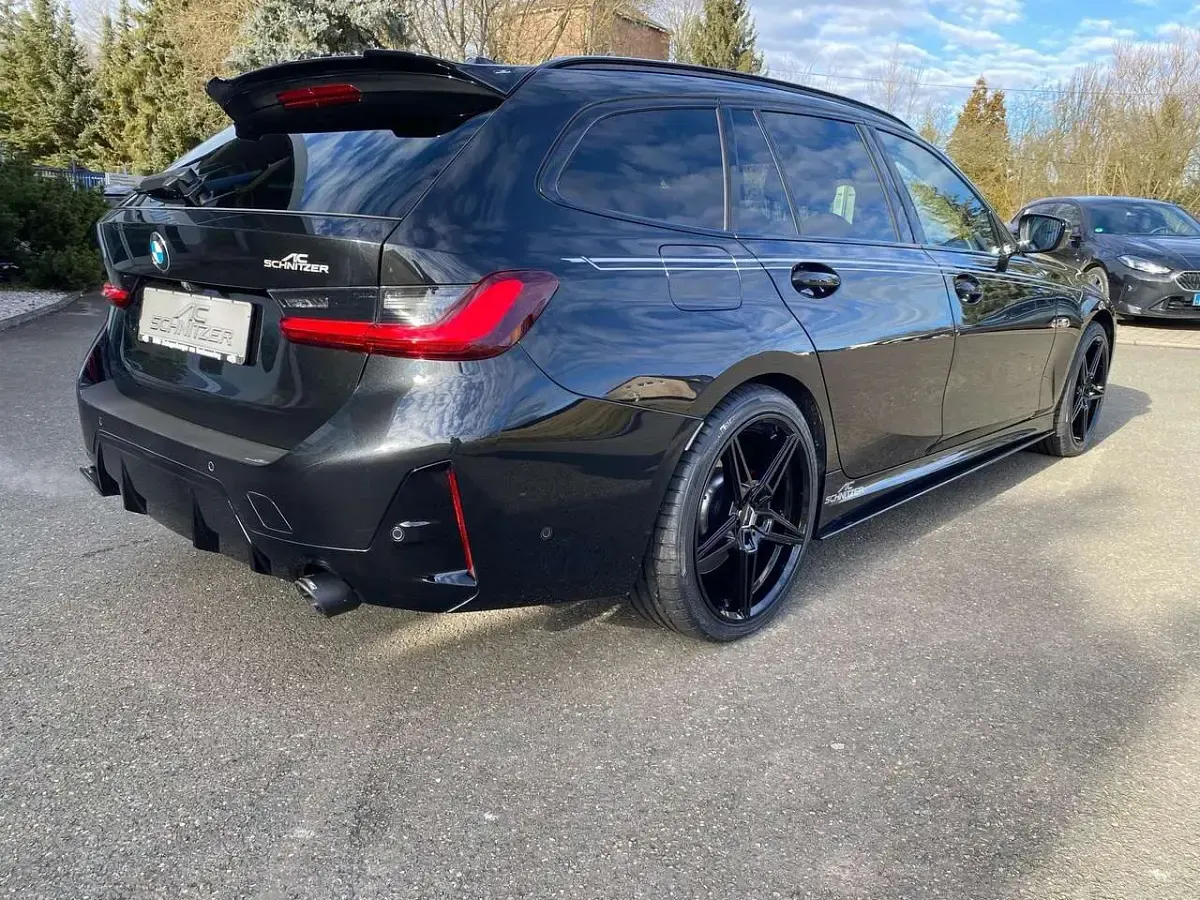 Gebraucht BMW 330 M Sport 245 PS (180 kW) 2025 Black sapphire metallic Kombi