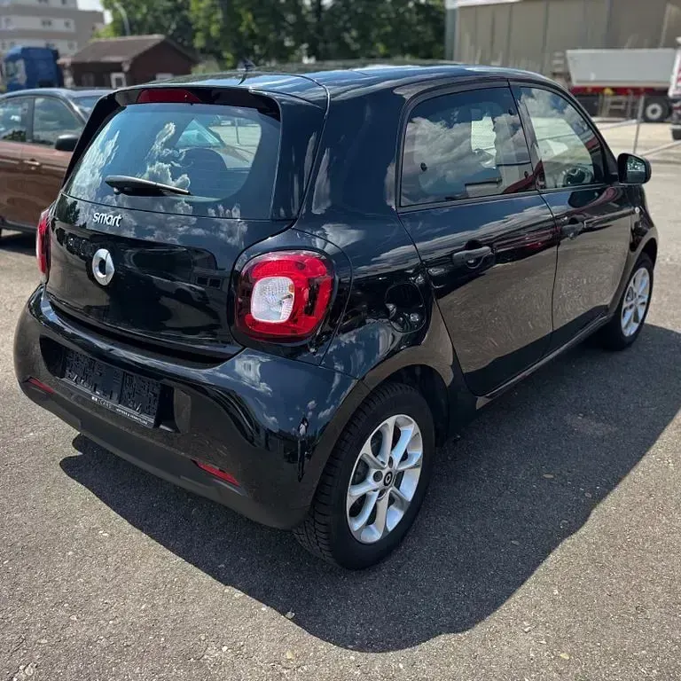Gebraucht Smart ForFour 71 PS (52 kW) 2018 Schwarz Kleinwagen
