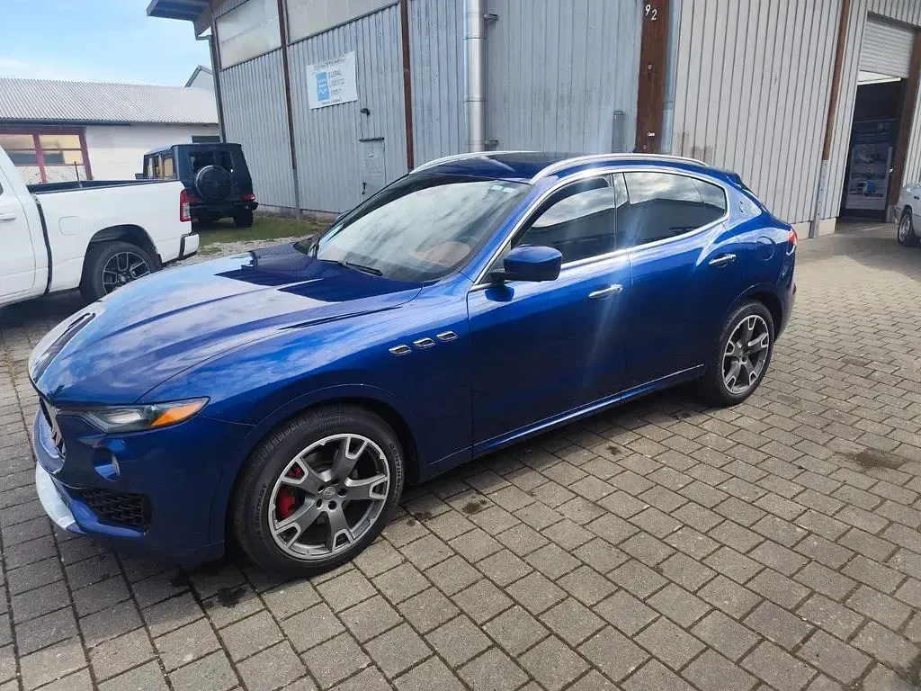 Gebraucht Maserati Levante 349 PS (256 kW) 2017 Blau SUV